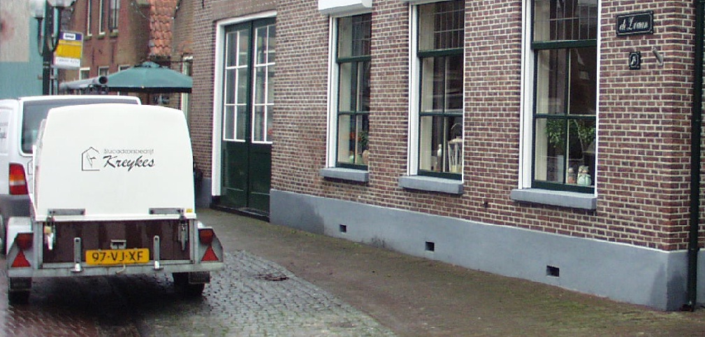 Een traditioneel trasraam is een cementplint, die vroeger werd Complete Badkamer Alkmaar ~ Een traditioneel trasraam is een cementplint, die vroeger werd